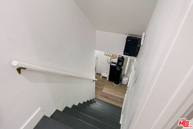 Building Photo - 1760 Nichols Canyon Rd