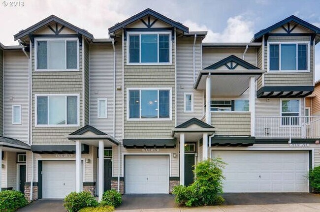Building Photo - Beautiful Townhome Available in the Progress Ridge Subdivision in Beaverton - $500 MOVE IN SPECIAL!