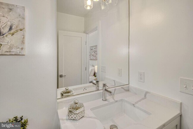 Building Photo - Columbia Heights 2BR 2BA w/Parking & Private Patio Garden