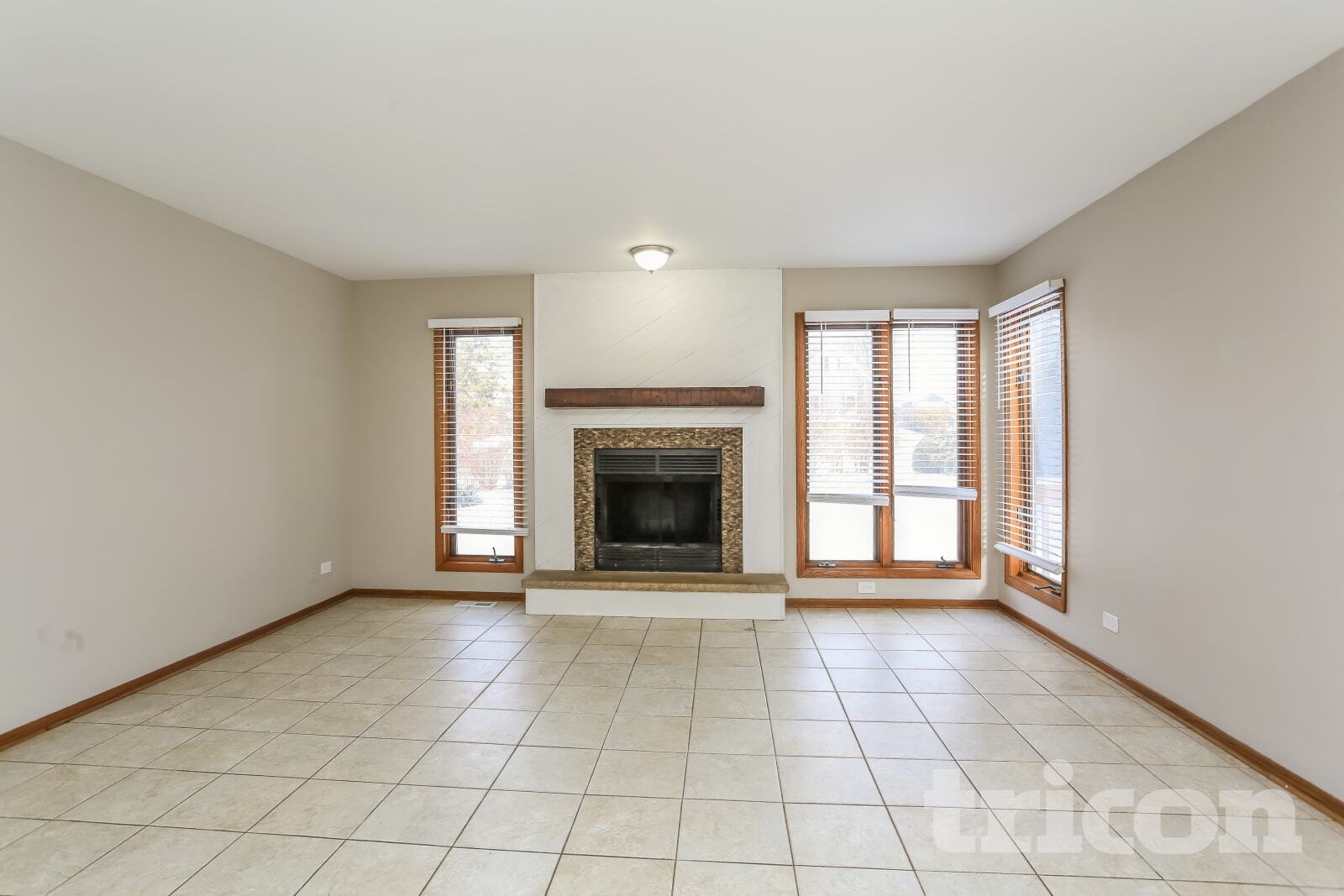 Building Photo - 5004 Lake Dawnwood Dr