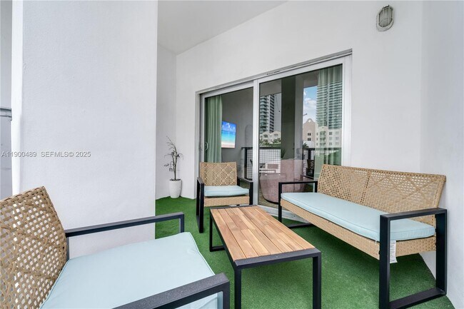 Building Photo - 481 NE 29th St