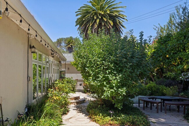 Building Photo - 970 Palo Alto Ave