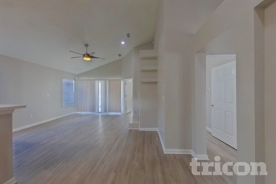 Building Photo - 12048 Coachman Lakes Way