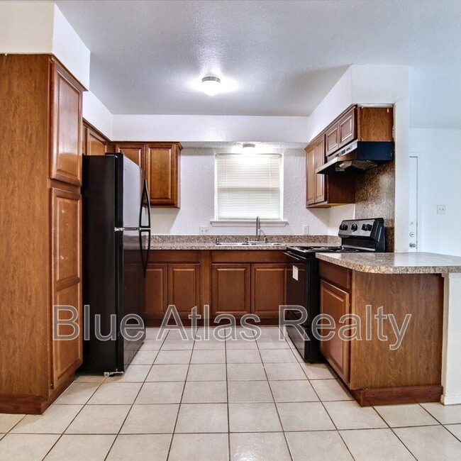 Building Photo - 4816 Wellesley Ave