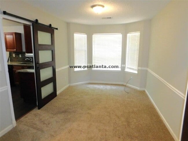 Building Photo - 5147 Round Table Dr