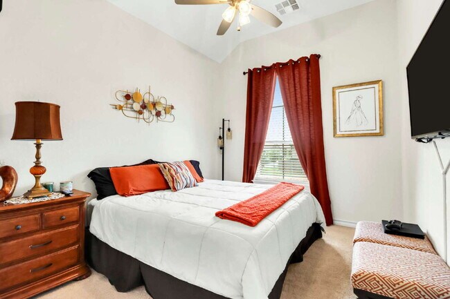 Building Photo - "Spacious 4-Bedroom Haven with 3 Full Baths in San Antonio's Charming Davis Ranch!"