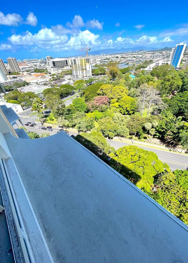 Building Photo - 18th Floor Queen Emma Gardens Apartment - ...