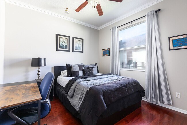 Building Photo - One story beauty in Errol Estates and Loca...