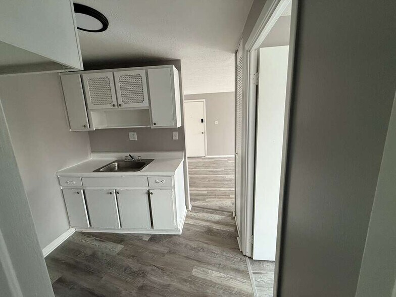 Building Photo - 13444 Euclid Ave