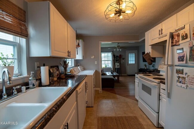 Building Photo - Updated North Knoxville Gem | Massive Fenced Yard & Prime Location!