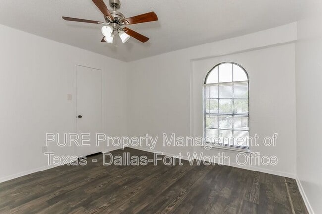 Building Photo - 940 Southmoor Dr