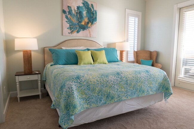 Building Photo - Beautiful 7-Bedroom Beachfront Home on 30A