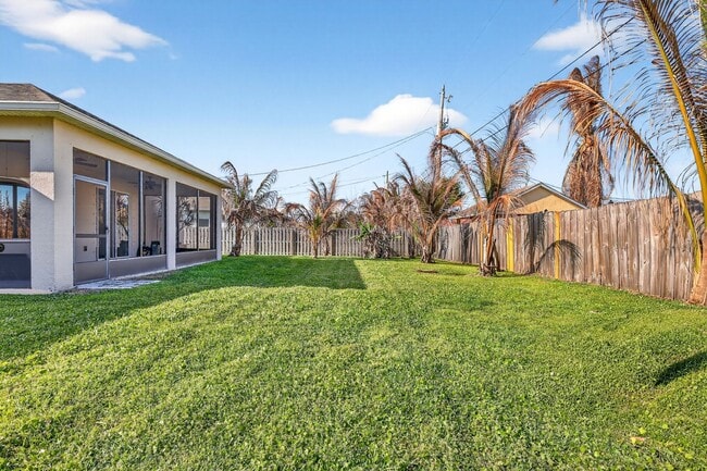 Building Photo - Modern 4-Bedroom Rental with Screened Patio & 2-Car Garage