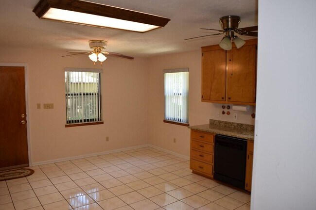 Building Photo - 333 Gawain Ct