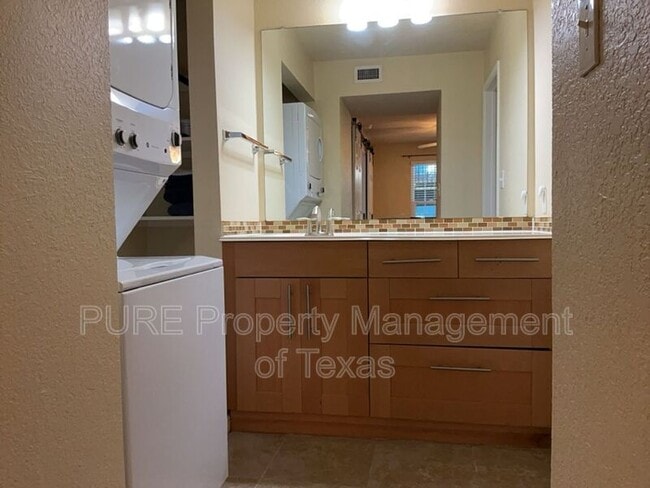 Building Photo - 7685 Northcross Dr