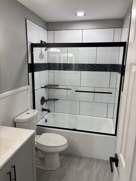 Building Photo - 460 Base Ave E