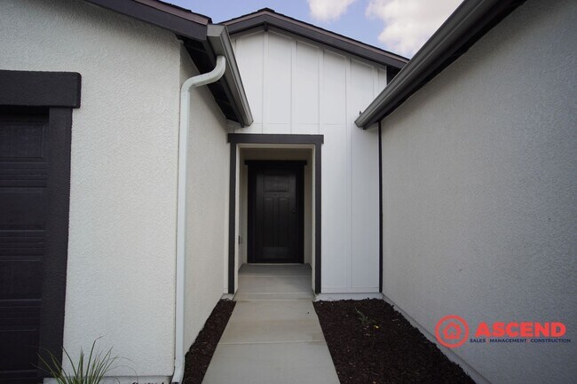 Building Photo - Newly-Built Home Near Mira Monte Highschool!