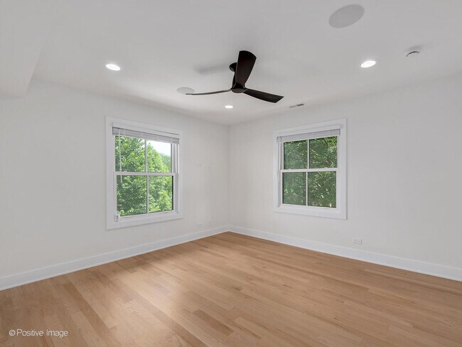 Building Photo - 37 7th Ave