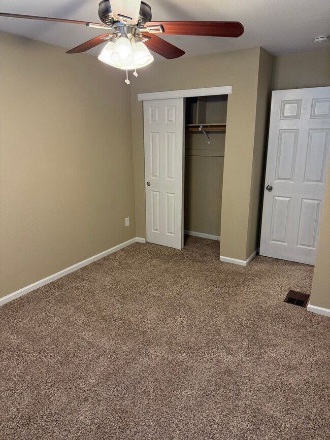 Building Photo - Beautiful 3-Bedroom Condo with Private Out...