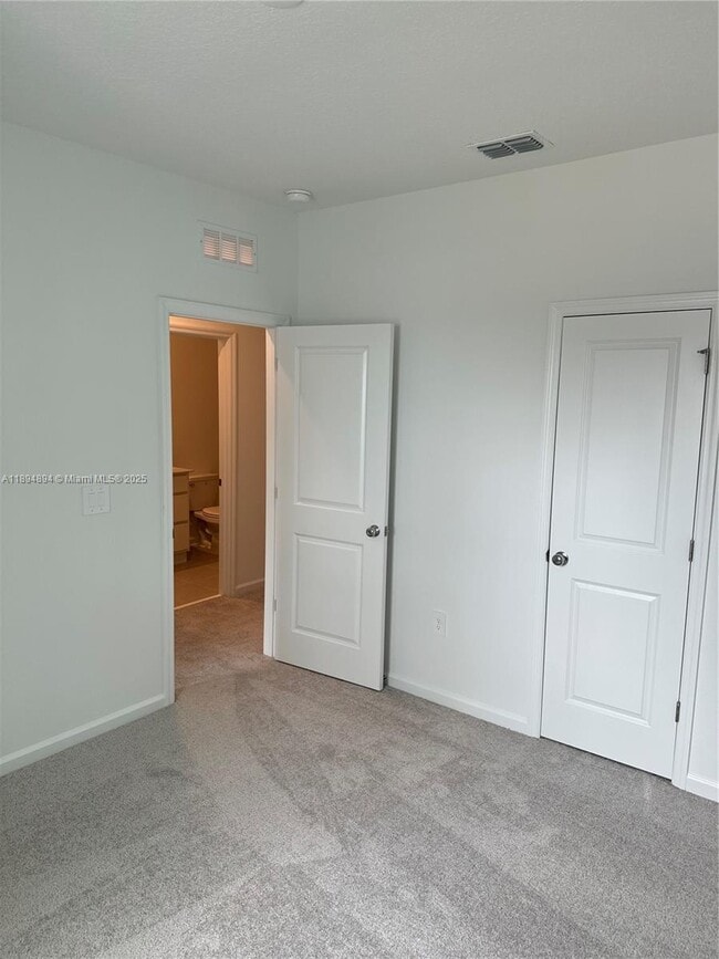 Building Photo - 512 Hart Ln