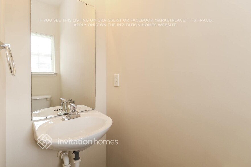 Building Photo - 740 Raindrops Rd