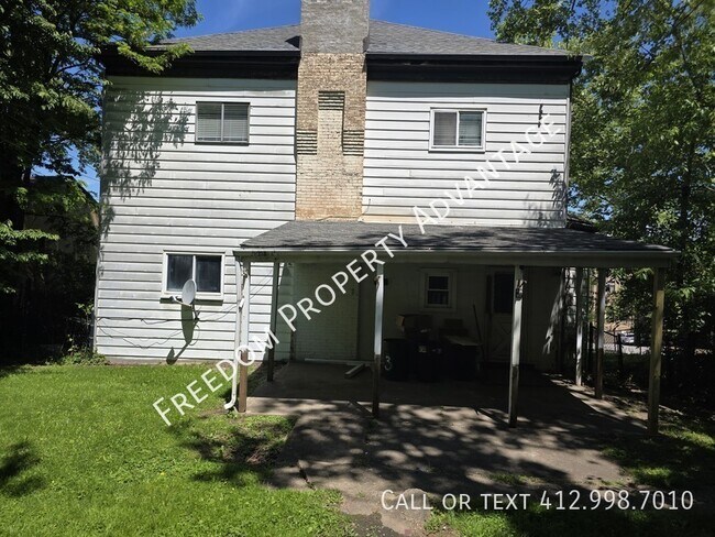 Building Photo - 726 E 9th Ave