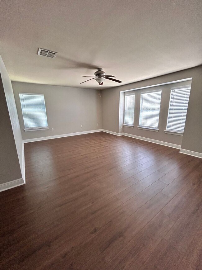 Building Photo - 5206 Lone Pine Ln