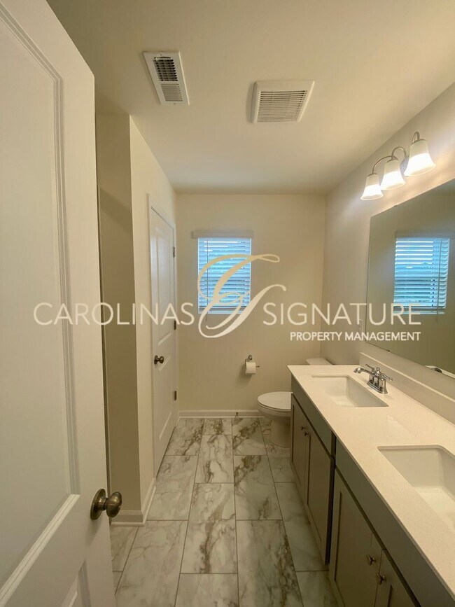 Building Photo - End Unit, 3BR/2.5BA Townhome in Piper Landing