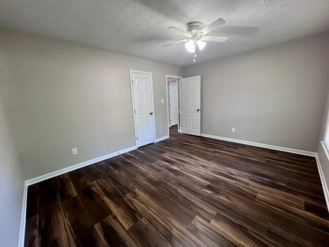 Building Photo - 4862 Valley Dale Dr SW