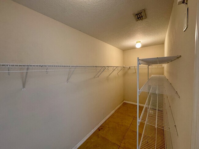 Building Photo - 774 Princeton Dr