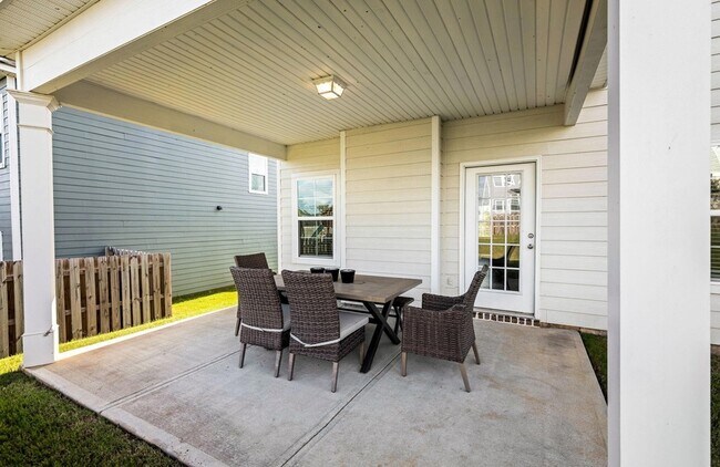 Building Photo - 3580 Hilltop Trl