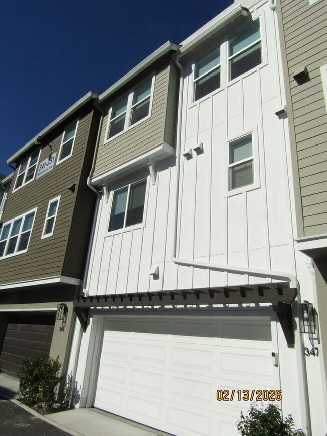 Building Photo - Luxury Living in Fountaingrove Wine Country/ Excellent location with rare views