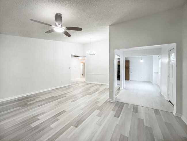Building Photo - LOVELY STRAWBRIDGE HOME FOR RENT!!!