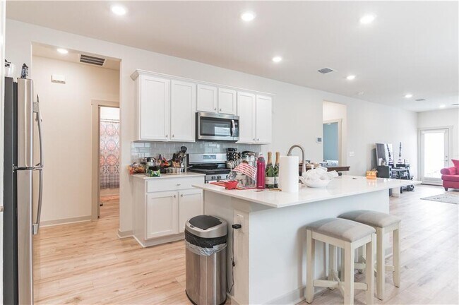 Building Photo - 2017 Daleside Ln