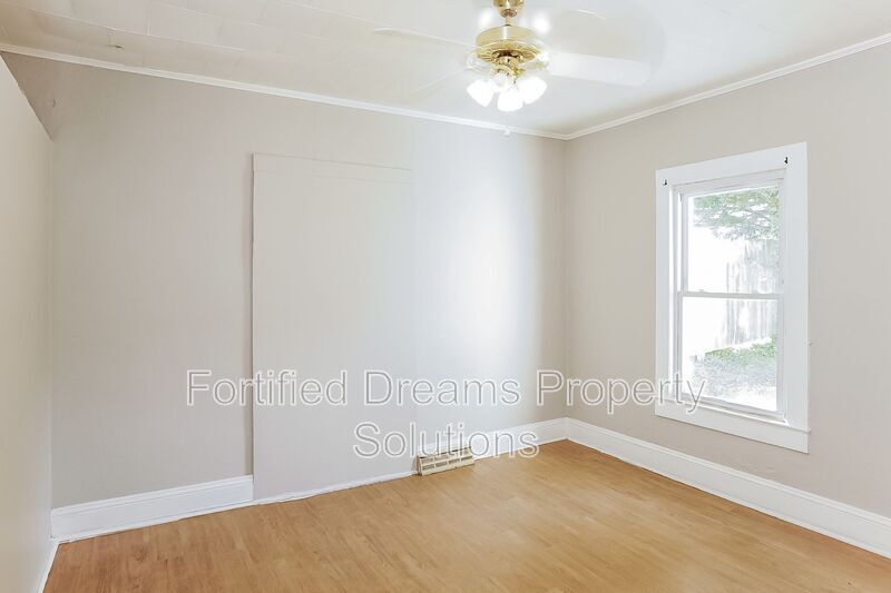 Building Photo - 842 Efird St