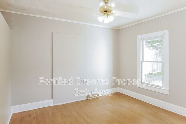 Building Photo - 842 Efird St