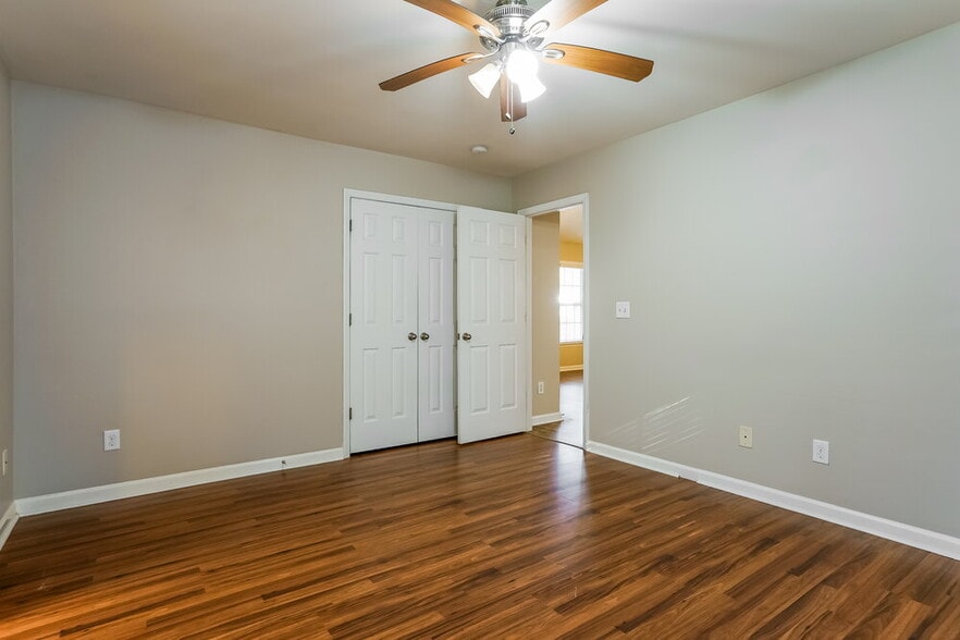 Building Photo - 305 Wood Green Dr
