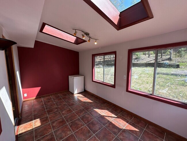 Building Photo - 20341 Maxwell Dr