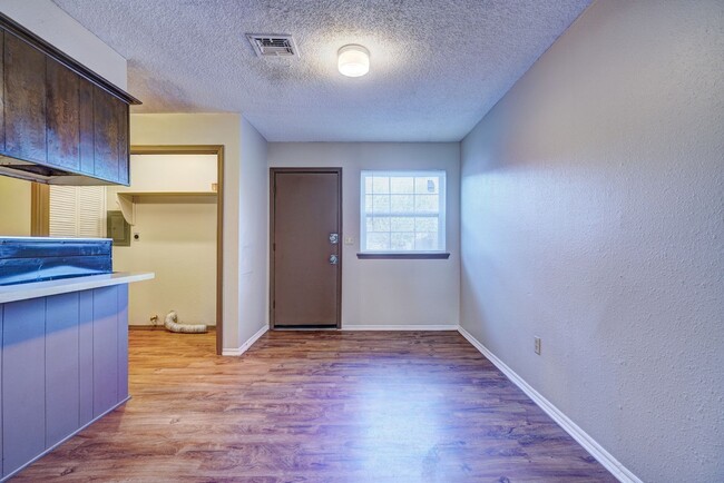 Building Photo - Discover Your New Home: 2-Bedroom Duplex A...