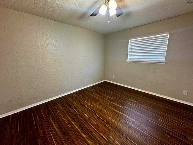 Building Photo - 1710 10th St