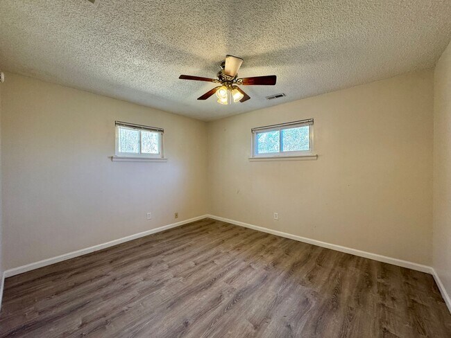 Building Photo - 3531 Sleepy Hollow Rd