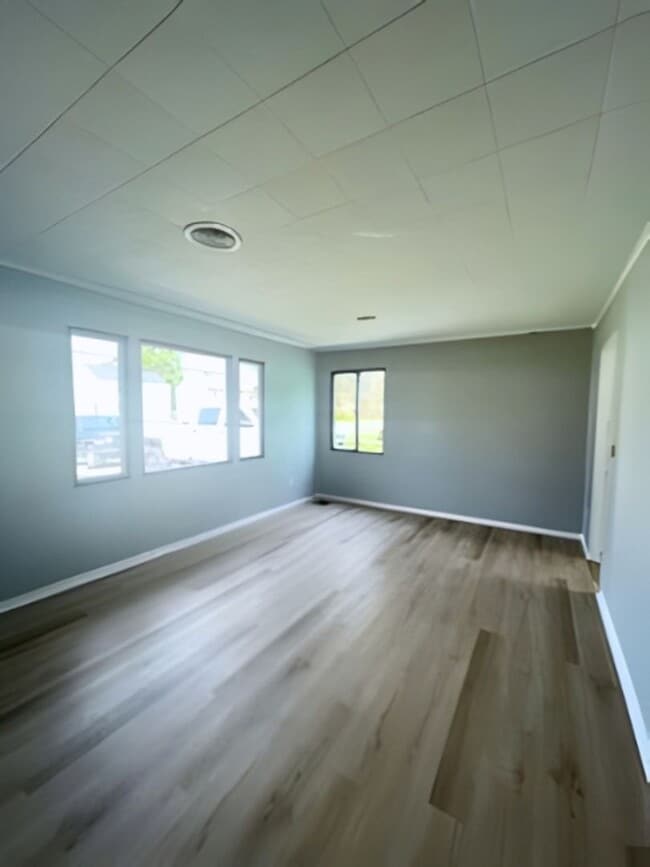 Building Photo - Fully Renovated 3-Bed Home w/ Designer Kitchen & Garage