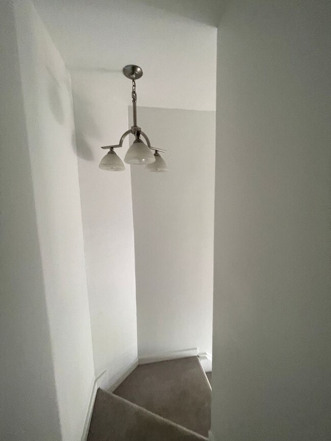 Building Photo - Super Quaint Gated Community - 2BR/1.5 Bath