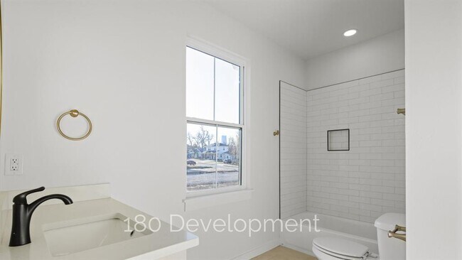 Building Photo - 1649 NW 12th St