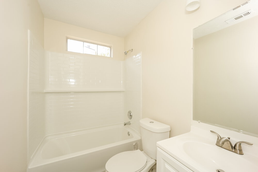 Building Photo - 587 Rosewood Cir