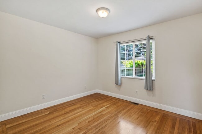 Building Photo - 135 Anza Way