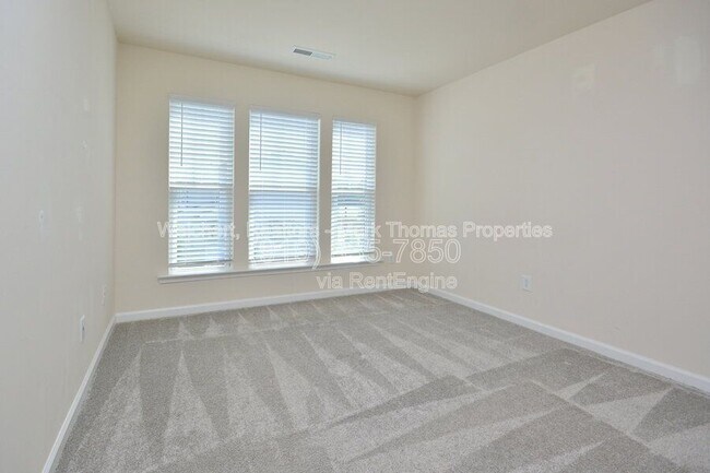 Building Photo - 409 Vassar Dr