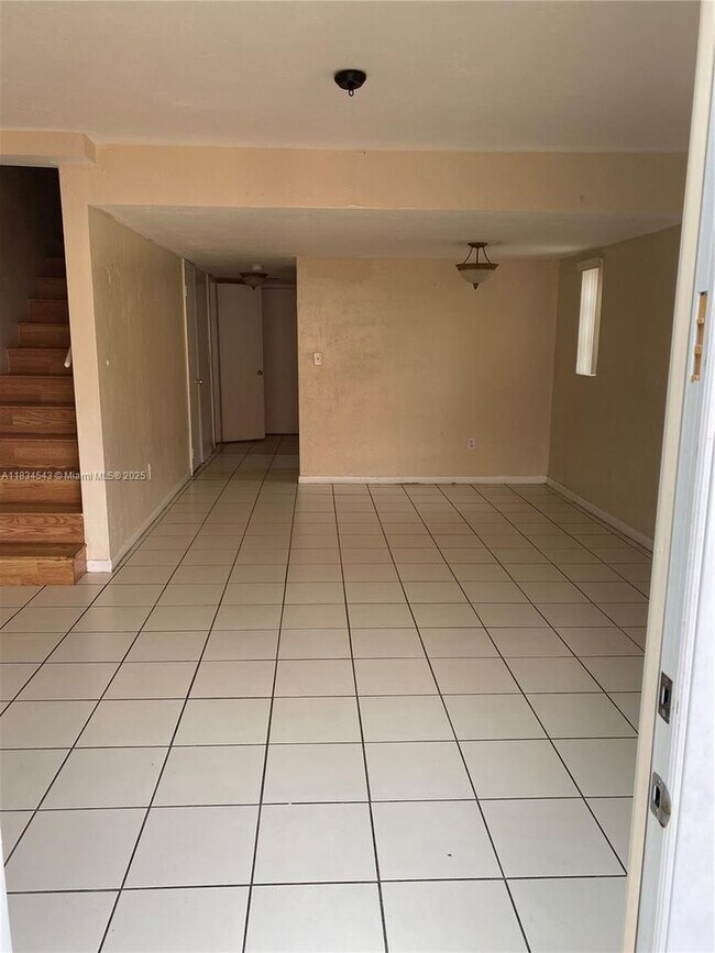 Building Photo - 10901 N Kendall Dr