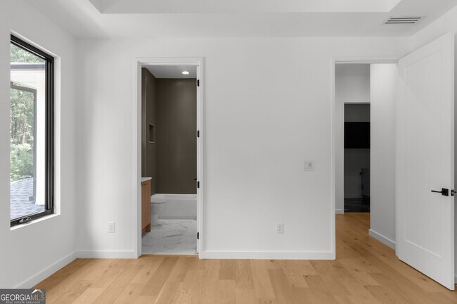 Building Photo - 3293 Lenox Pl NE