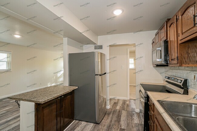 Building Photo - 205 Mc Alpine Dr